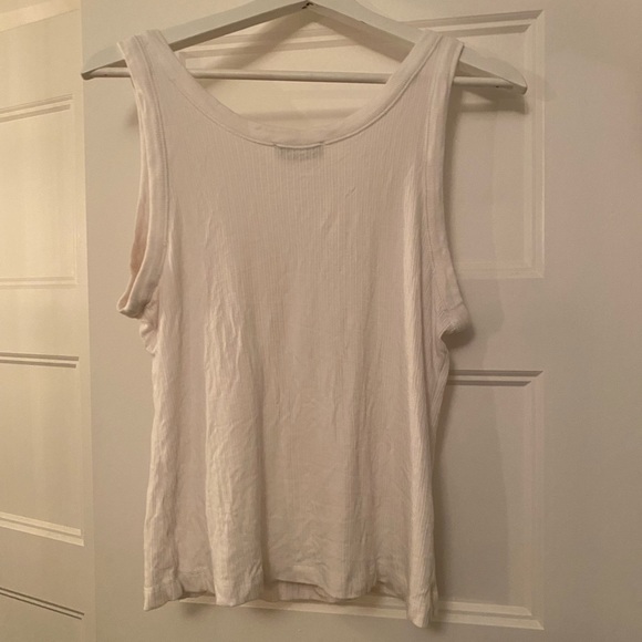 Babaton Tank - Picture 2 of 3